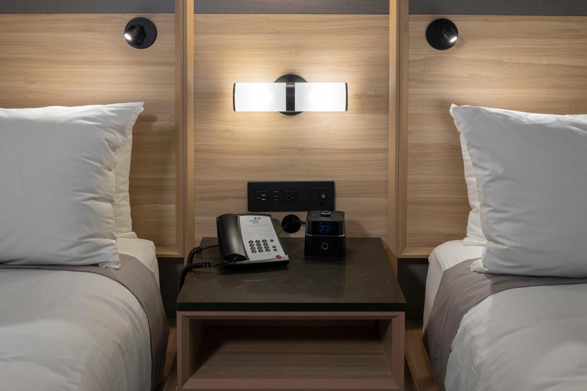 Accent Inns Vancouver Airport Richmond Esterno foto